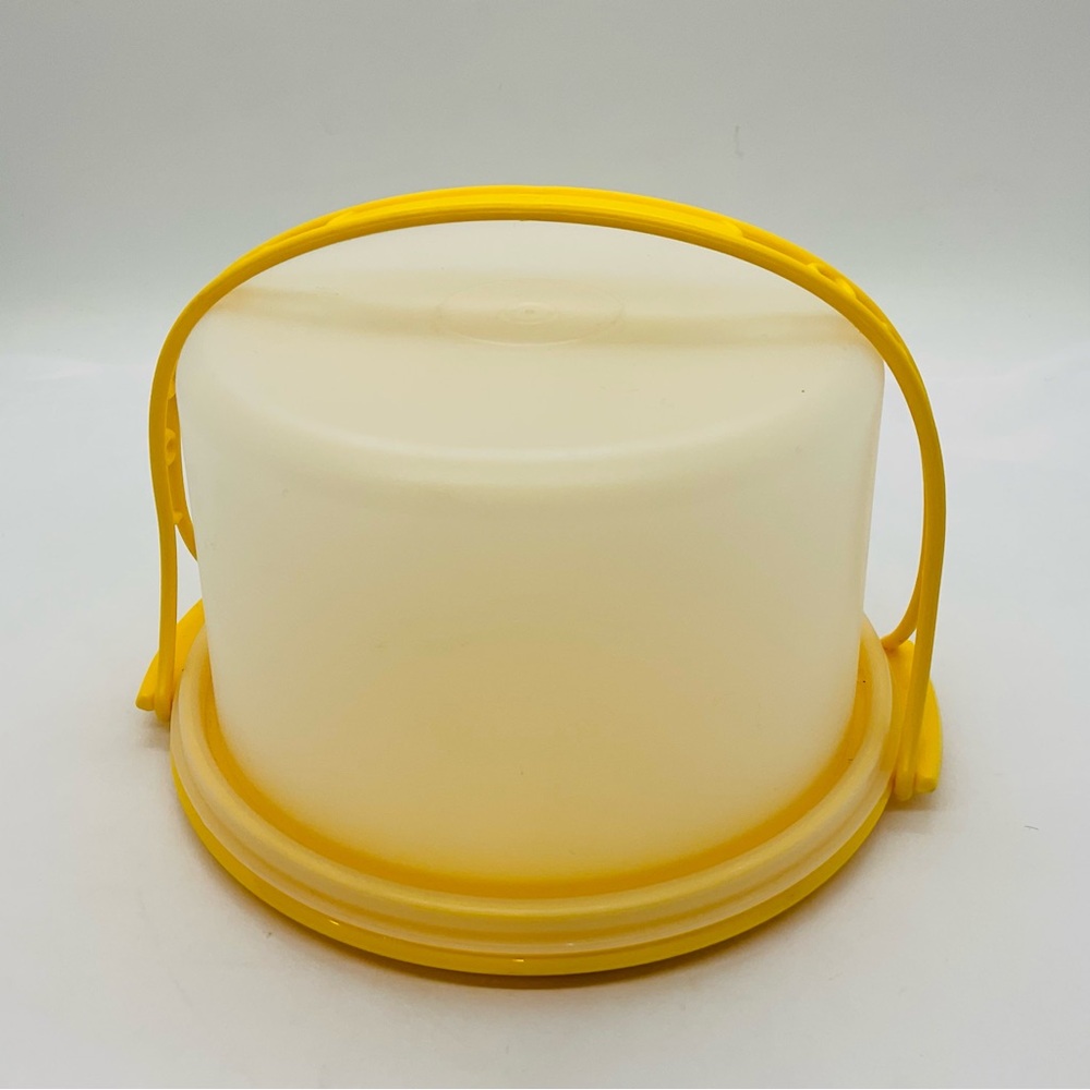 VTG Tupperware Tuppertoys Cake Taker with Handle Kids Mini #1498 Yellow EUC